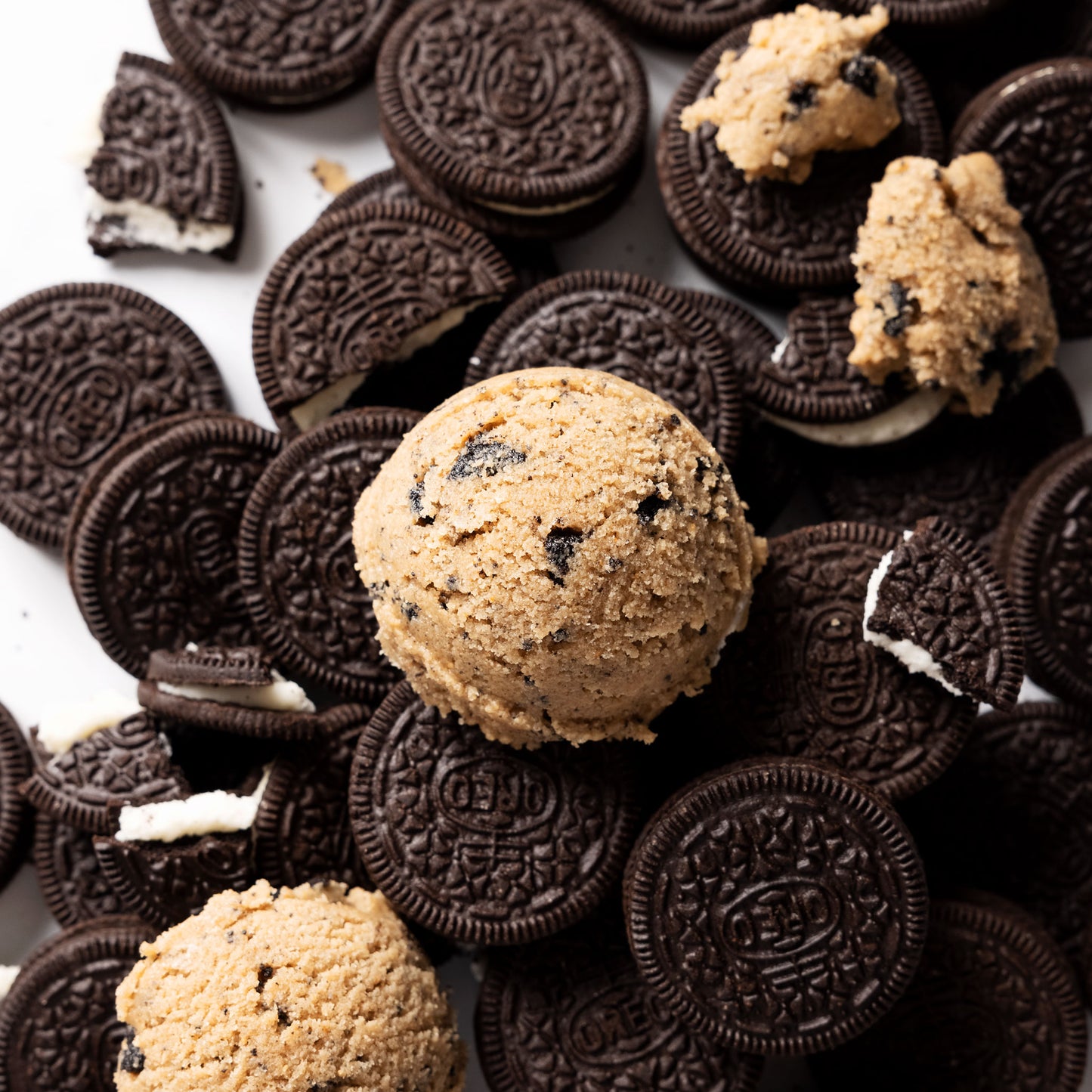 COOKIES AND CREAM COOKIE DOUGH